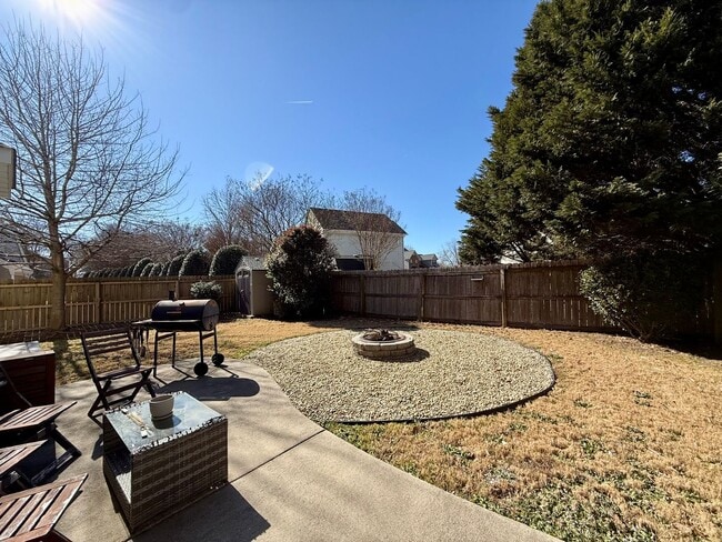 Building Photo - Modern living in the heart of Greenbrier - 4 BR home with open layout