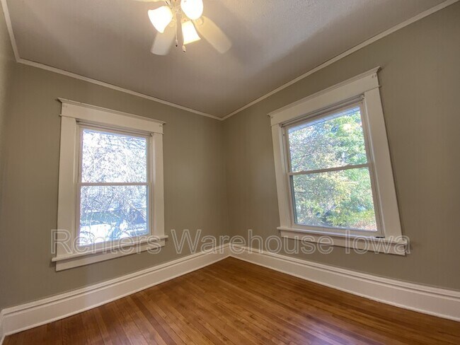 Building Photo - 1622 E 8th St