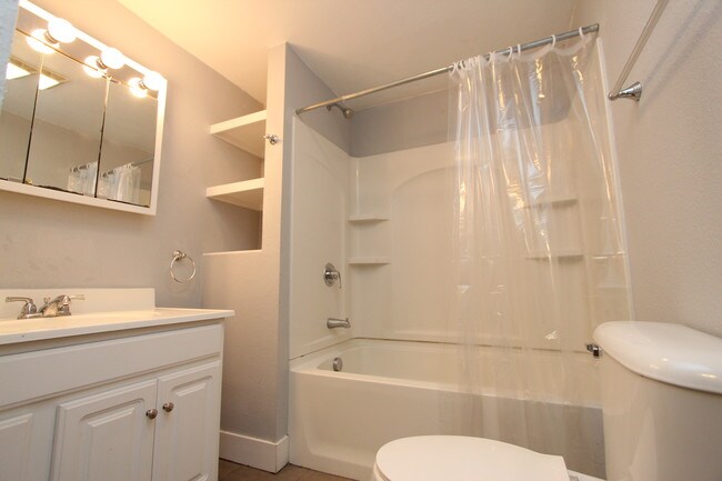 Building Photo - 110 Valley Ave NW