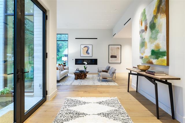 Building Photo - 5023 Lilac Ln