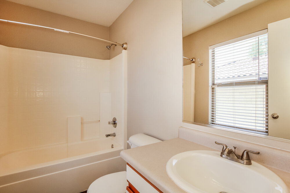 Building Photo - 2299 E Peach Tree Dr