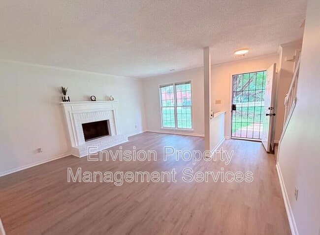 Building Photo - 702 Redland Dr