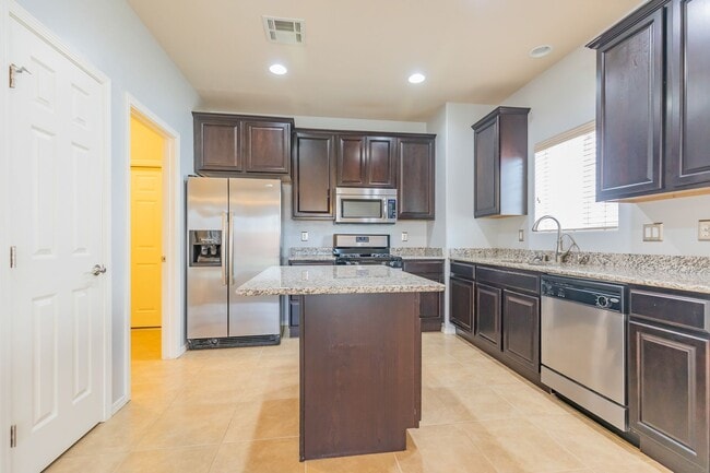 Building Photo - Inviting 4 Bed 2 Bath Home - Solar Panels & In The Golf Course Area!