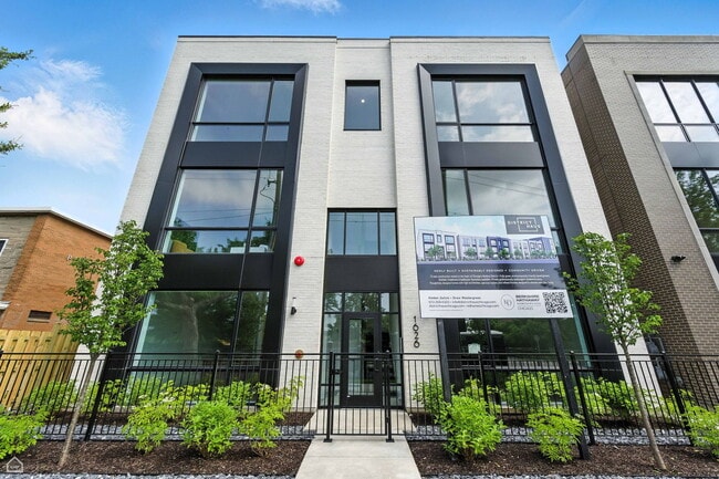 Building Photo - 1626 W Hastings St