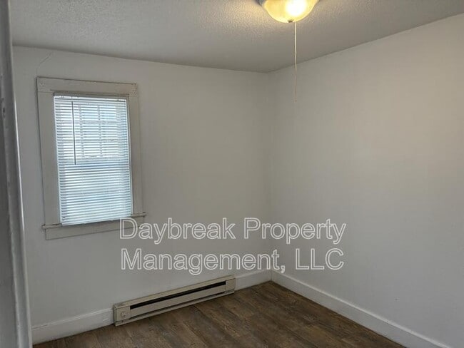Building Photo - 6 11th St S