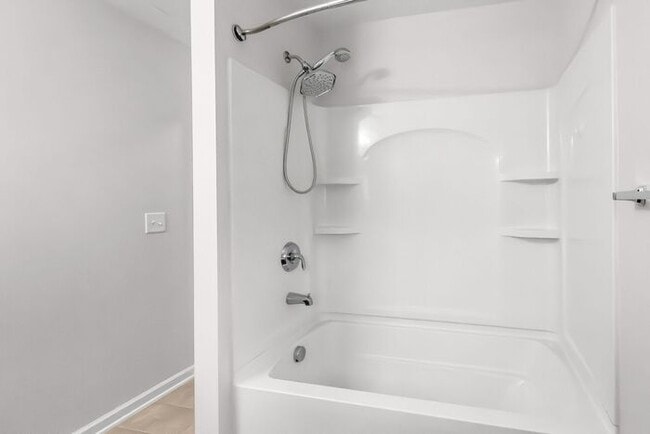 Building Photo - Master-on-Main End-Unit Townhome in Back Creek Villages!