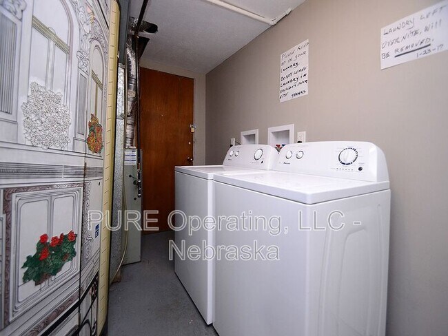 Building Photo - 406 N 49th St