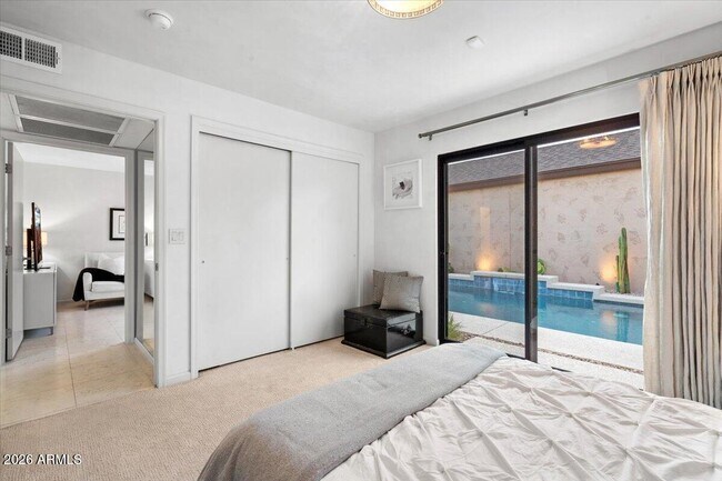 Building Photo - 7922 E Crestwood Way