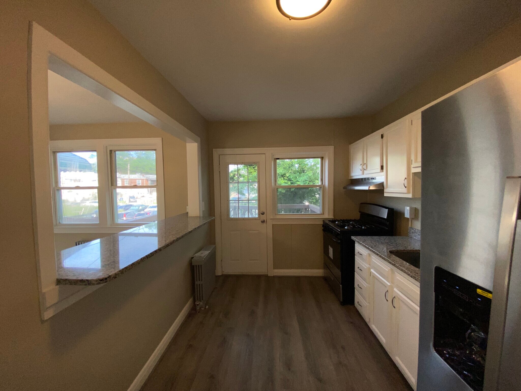 Building Photo - 41 N Kossuth St