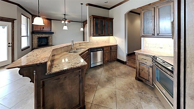 Building Photo - 616 Sally Ct