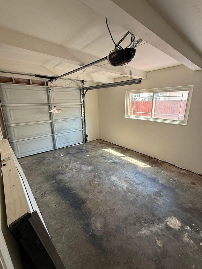 Building Photo - $3,700 / 4 BR - Comfortable 3-Bedroom Fremont Rental in Prime East Bay Location!