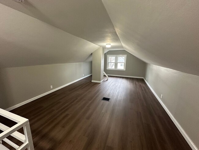 Building Photo - Remodeled 3 bed, 1 bath home for rent in W...