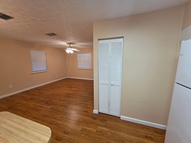 Building Photo - 621 S W Orange Ave