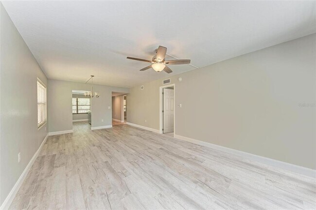 Building Photo - 515 30th Ave W
