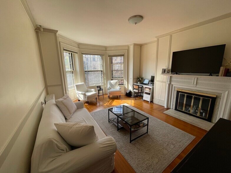 Primary Photo - 244 Beacon St