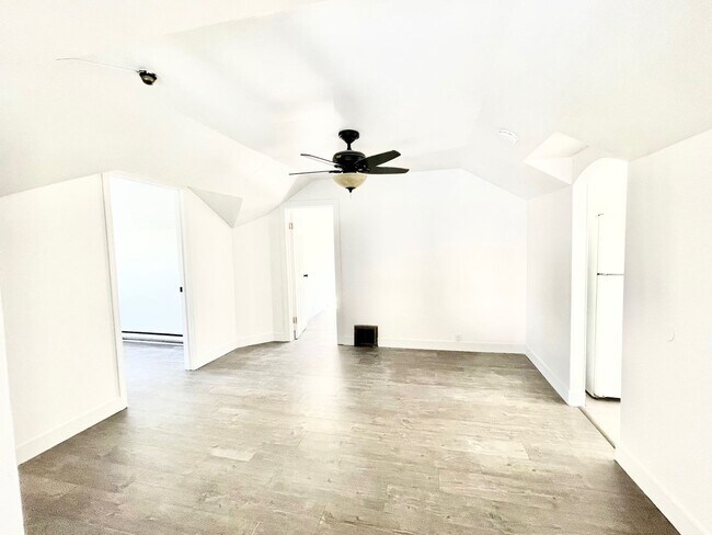 Building Photo - Gorgeous Remodeled 2 Bed, 1 Bath on South Hill!