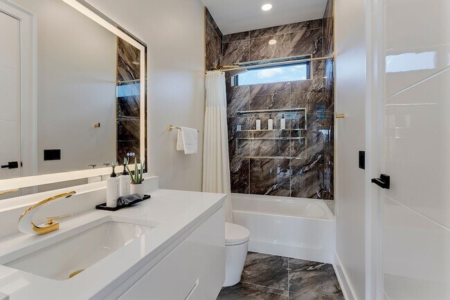 Building Photo - 2111 Cahal Ave
