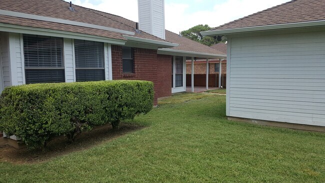 Building Photo - COMING SOON, JANUARY 10TH:  Beautifully Remodeled 3/2/2 Home, Generously updated Smart Home - For...