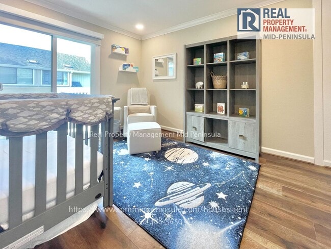 Building Photo - Stunning 2 Bedroom 1.5 Bathroom Waterfront Townhome in Foster City