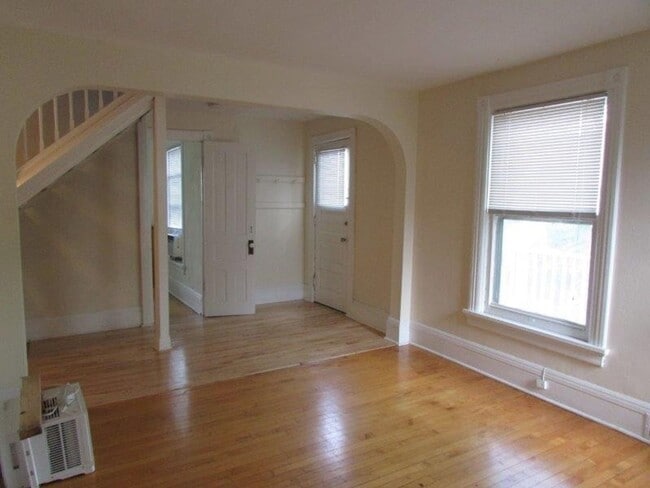 Building Photo - 1628 Winnebago St