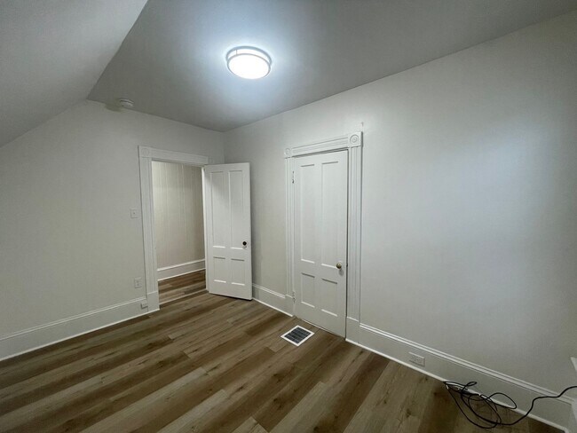 Building Photo - 475 Wilson St