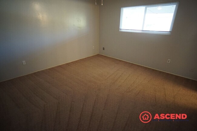 Building Photo - Beautiful Southwest Home with Pool!