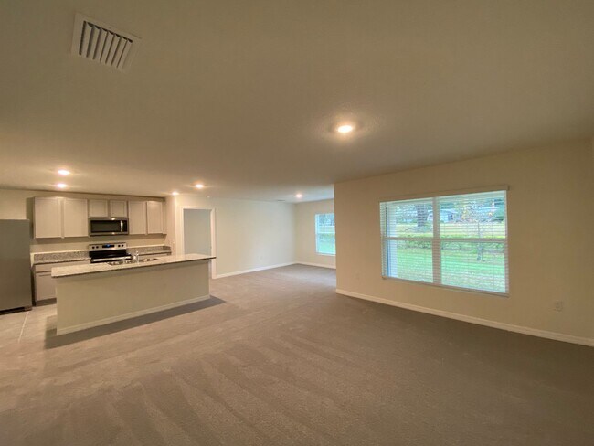 Building Photo - Desirable SE Ocala Neighborhood - Deer Path - 3/2/2 *Won't Last*