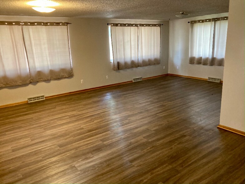 Building Photo - 1118 E 57th St