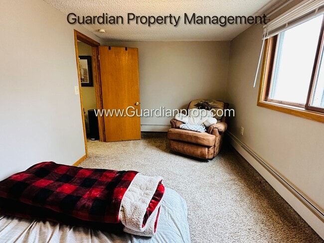 Building Photo - Orono Single Family Home, Large Garage, Sp...