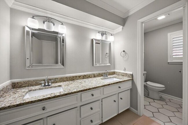 Building Photo - 627 Chadbourne Ct