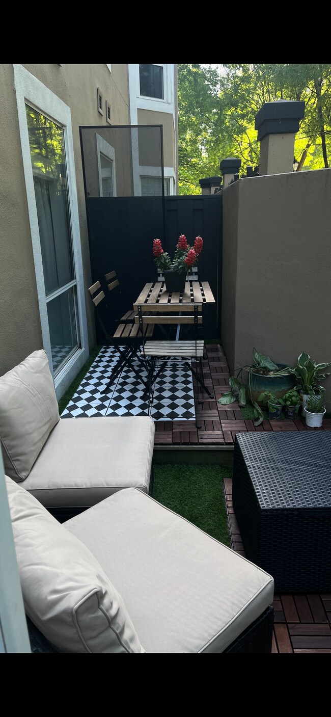 Building Photo - 209 14th St NE