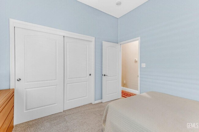 Building Photo - Brighton Estates Luxury 4-Bedroom Home wit...