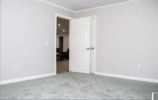 Building Photo - 136 Skyline Dr