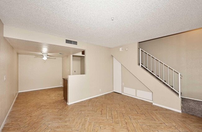 Building Photo - 8625 E Belleview Pl