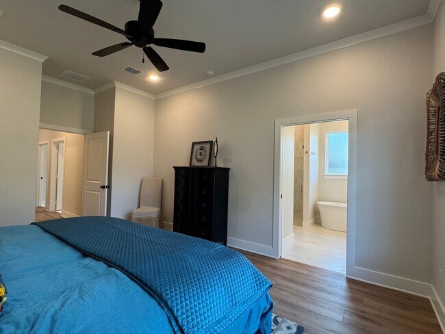 Building Photo - 9248 Villas Ct