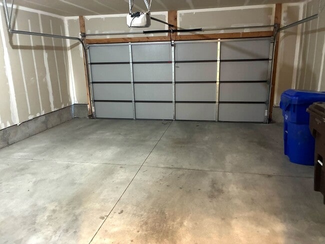 Building Photo - 3883 Komenda Ct