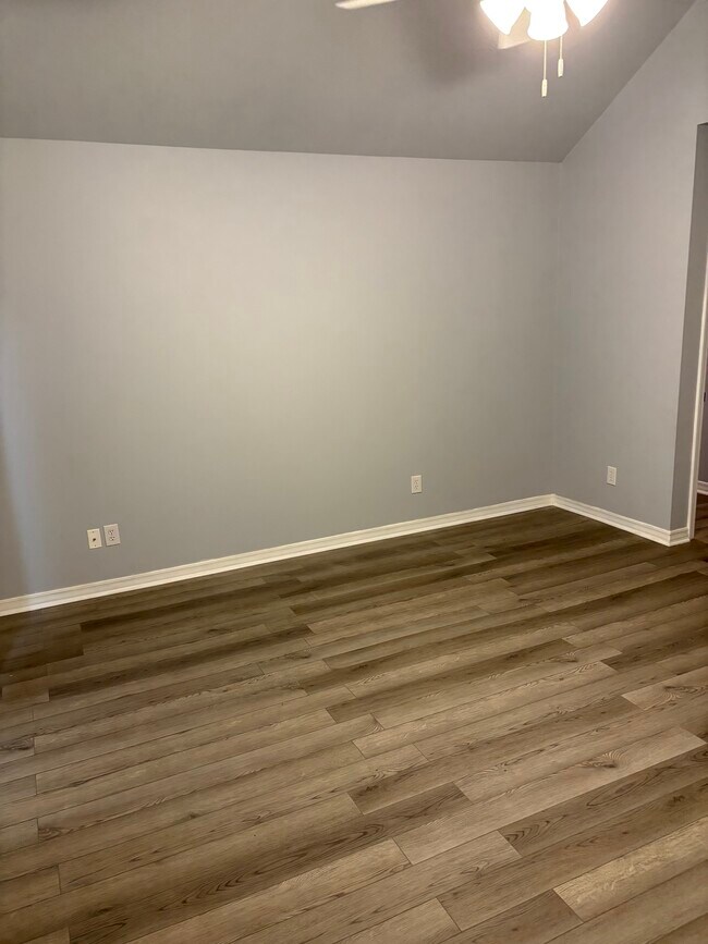 Building Photo - 5900 Clearview Cir