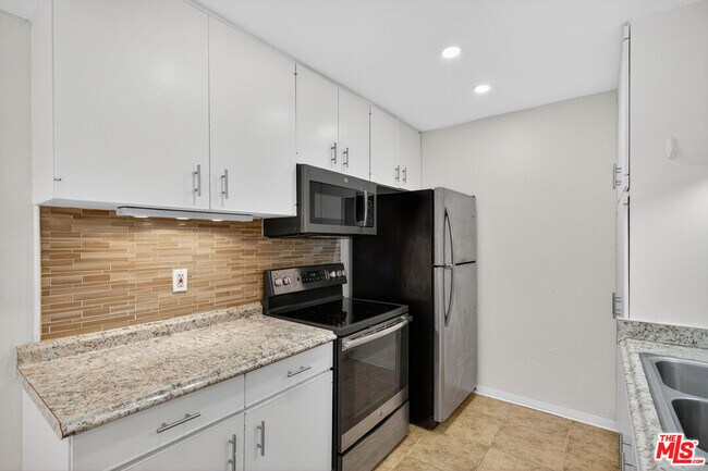 Building Photo - 394 Miraleste Dr