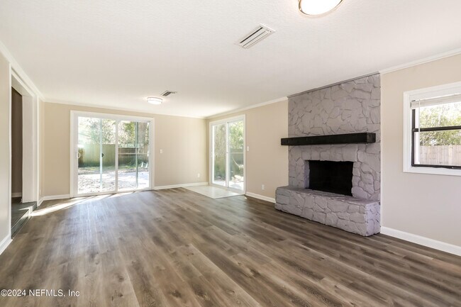 Building Photo - 1220 Arbor Cir