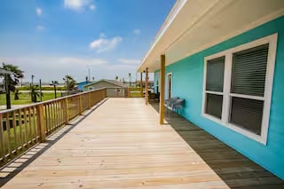 Building Photo - 305 Jettyview Rd