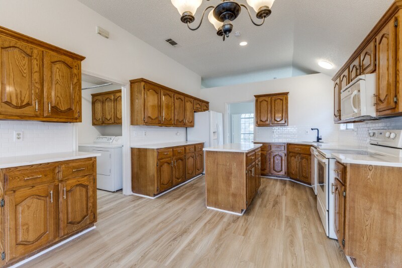 Building Photo - 917 Haverstraw Pl