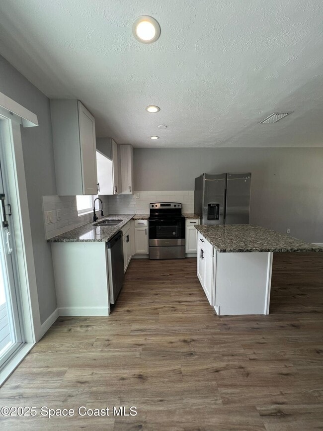 Building Photo - 1221 Cypress Ln