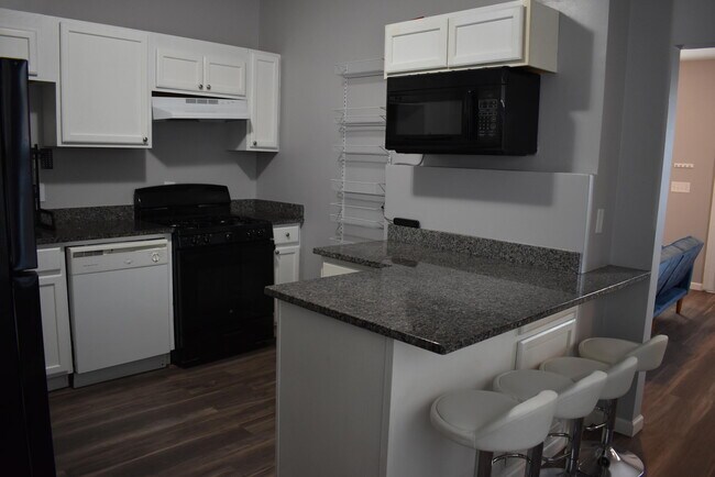 Building Photo - 103 1st St