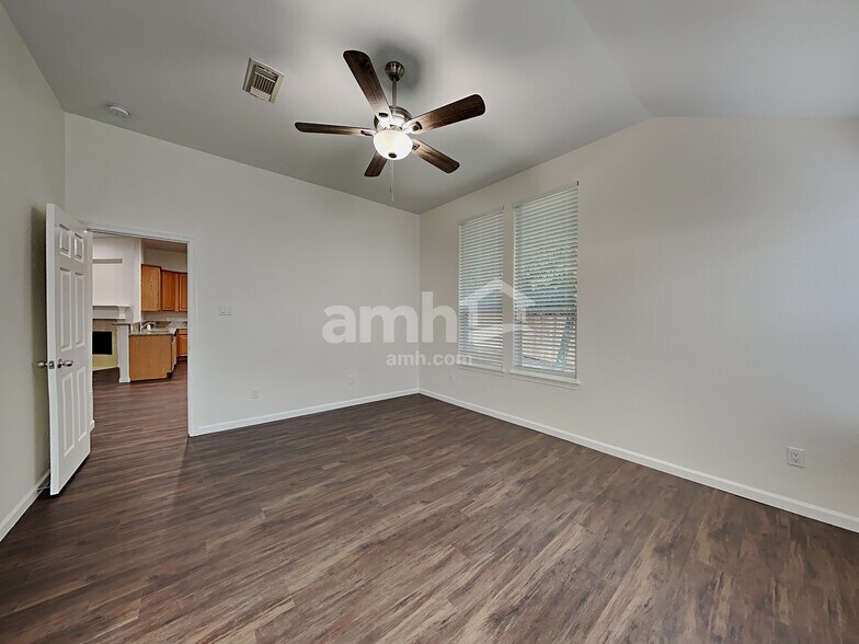 Building Photo - 2313 Highland Crossing Dr