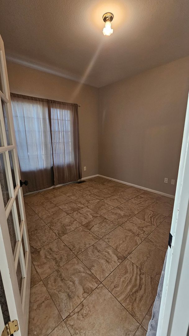 Building Photo - $2700 | 4BR/2.5BA | Pet Friendly House wit...