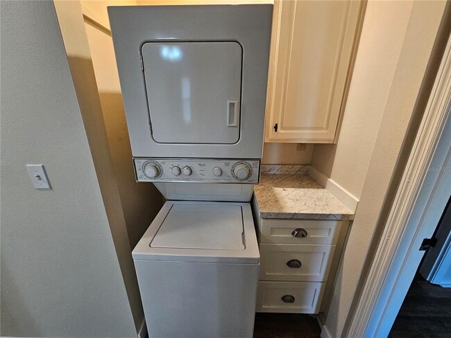 Building Photo - 1600 Meadow Lark Ln