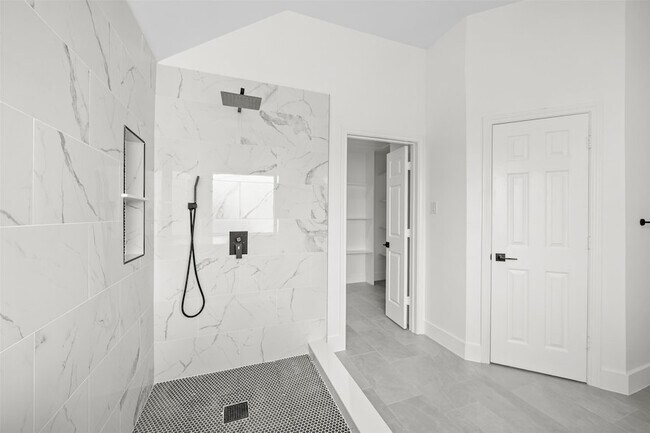 Building Photo - 945 Azalia Dr