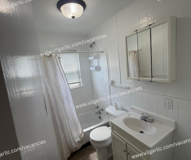 Building Photo - A cozy home ready for immediate move-in • 3 Bedrooms • 1 Full Bathroom