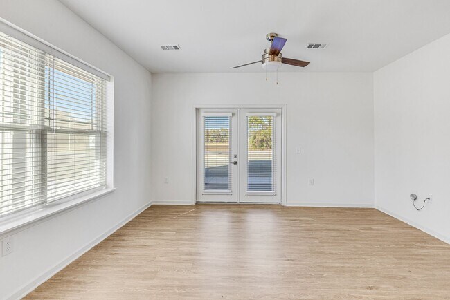 Building Photo - Beacon Landing - Brand New! 2bd, 2ba, private extra large screened porch and elevator!