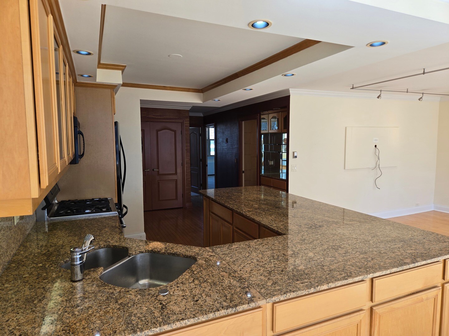 Building Photo - 40 E Cedar St